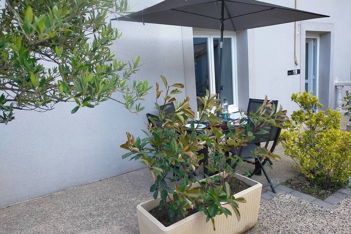 Location de vacances pour 3 personnes, avec terrasse et piscine à Ruoms