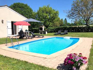 Gîte pour 6 personnes, avec terrasse à Saint-Séverin