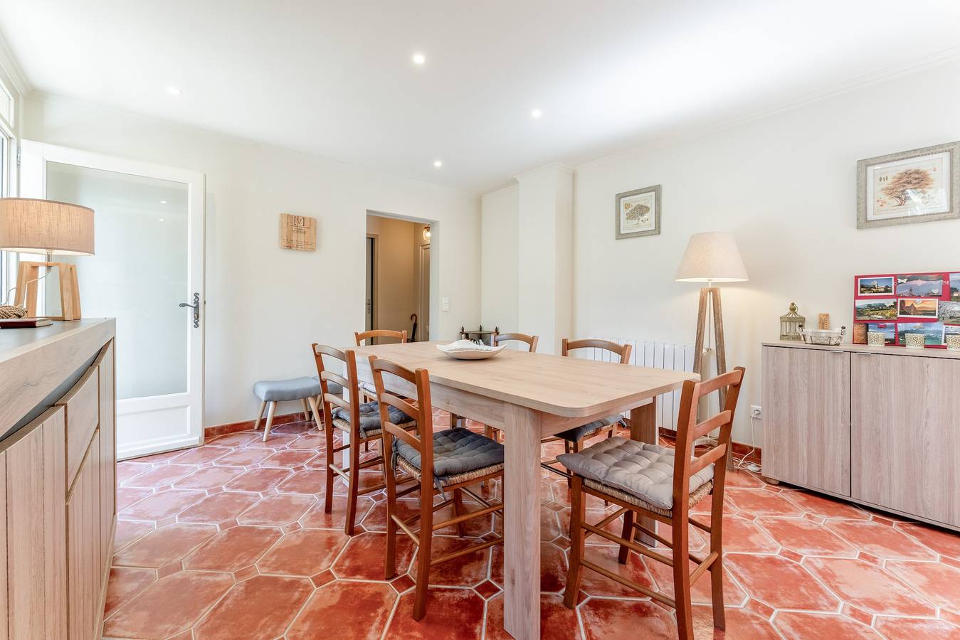 Appartement entier, Appartement « Gîte Ventoux Blanc » avec vue sur la montagne, piscine privée et Wi-Fi in Méthamis, Parc naturel régional du Mont-Ventoux