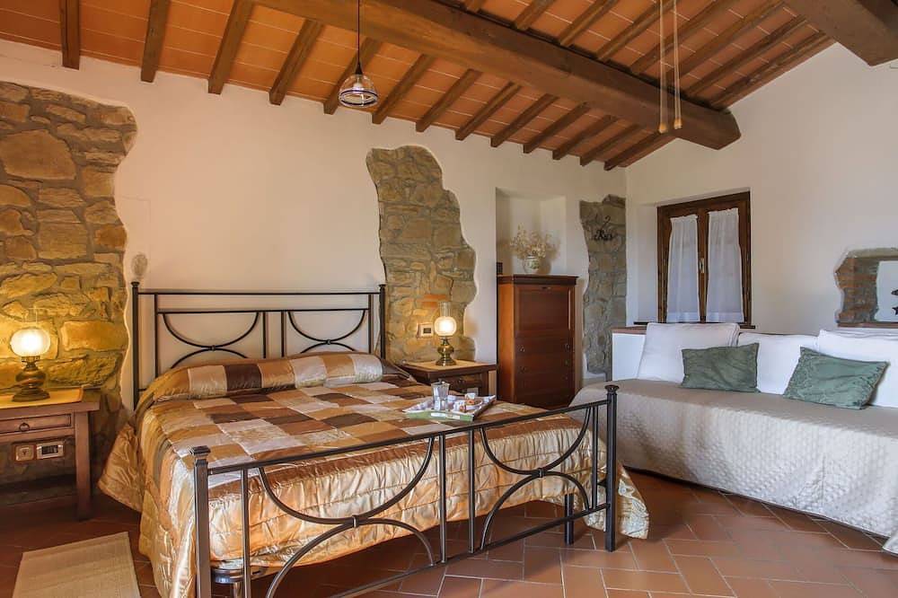 Gemütliche Wohnung in einem Ferienhaus für 3 Leute mit  W-Lan, Pool, Tv und Innenhof in Castelfranco di sopra, Castelfranco Piandiscò (gemeinde)