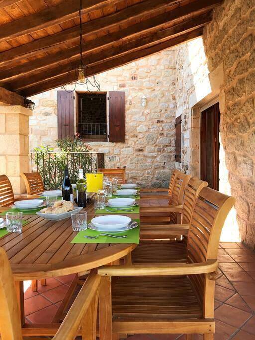 Location de vacances pour 10 personnes, avec jardin ainsi que piscine et vue à Saint-Julien-du-Serre - 4