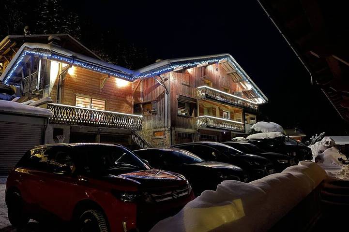 Chalet für 6 Personen, mit Balkon und Whirlpool sowie Garten und Pool, mit Haustier