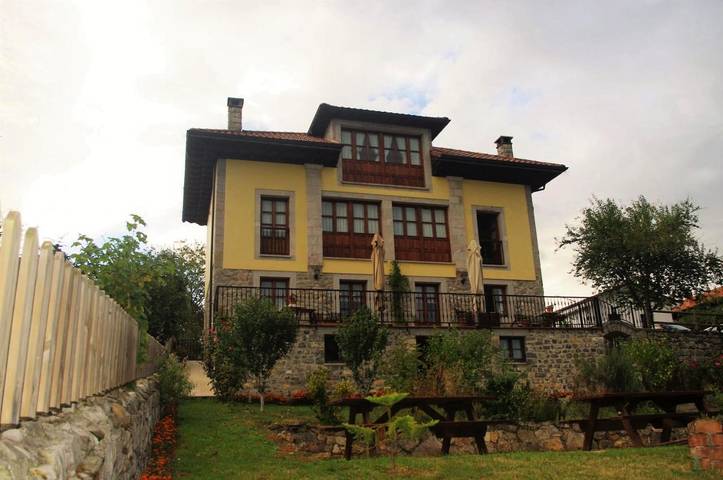 Casa rural para 2 personas, con vistas además de terraza y jardín en Cangas de Onís