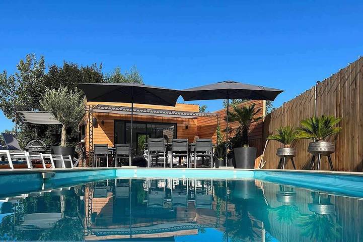 Gîte pour 4 personnes, avec jardin à Gourgé