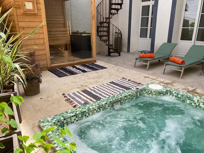 Chambre d’hôte pour 3 personnes, avec Terrasse et Jacuzzi ainsi que Sauna et Vue à Marseillan