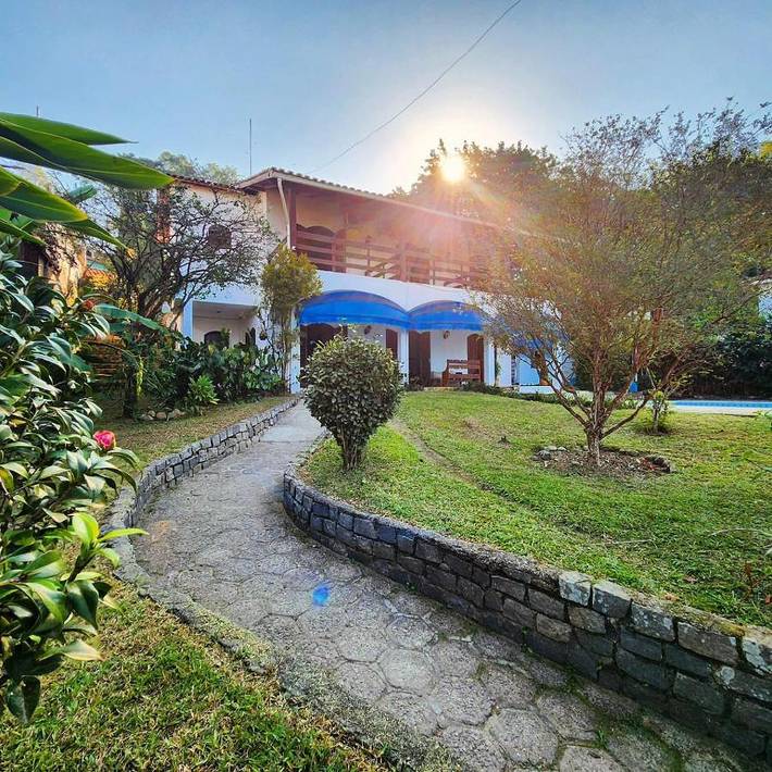 Casas e apartamentos de temporada para 2 pessoas, com balcão e piscina e ainda jardim and vista em Paraty