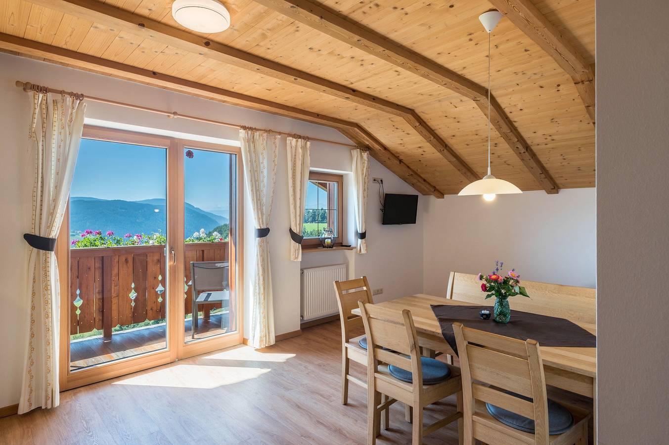 Appartamento intero, Appartamento di vacanza 'Mongaduierhof Apt Schlern' con vista sulle montagne in Fiè allo Sciliar, Dolomiti Superski
