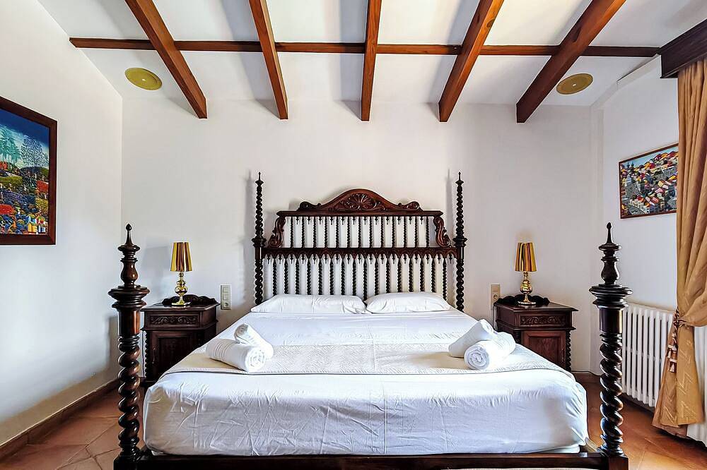 Wunderschöne mallorquinische Villa an der Küste mit Pool und Whirlpool in Costa dels Pins, Son Servera