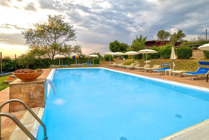 Location de vacances pour 2 personnes, avec jardin et piscine, animaux acceptés à Civitavecchia