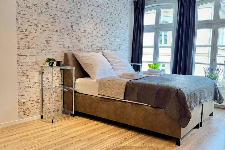 Ganze Wohnung, Schloss-Loft komfortables Studio im Altbau mit Schlossblick, Waschmaschine in Oldenburg, Niedersachsen