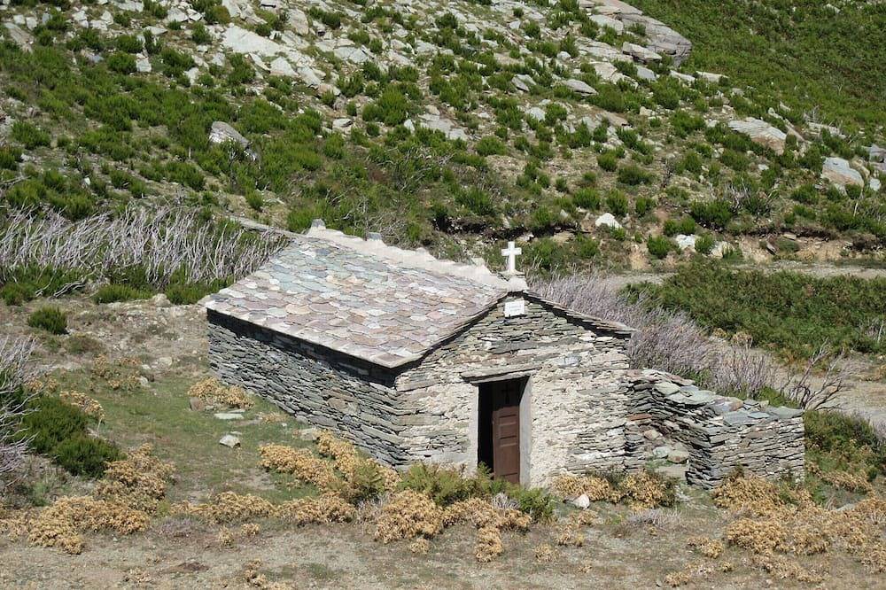 Casa con jardín, a 1 km del mar. in Sisco, Región de Bastia