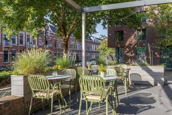 Hôtel pour 2 personnes, avec terrasse dans Bréda - 3