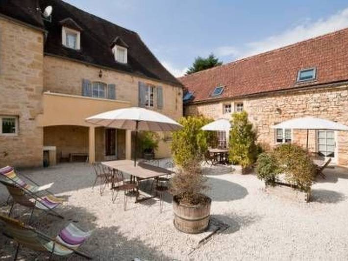 Location de vacances pour 7 personnes, avec jardin et piscine, animaux acceptés à Sainte-Mondane