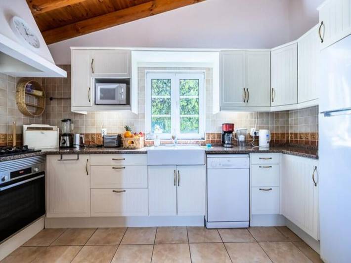 Gîte pour 6 personnes, avec jardin, adapté aux familles dans Arrifana - 3