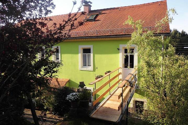 Ferienwohnung für 4 Personen, mit Terrasse und Garten sowie Pool und Sauna in Rathmannsdorf