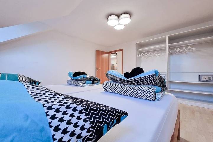 Ganze Wohnung, Alpha Apartments: Großes Loft für 8, Dachterrasse in Krefeld, Niederrhein