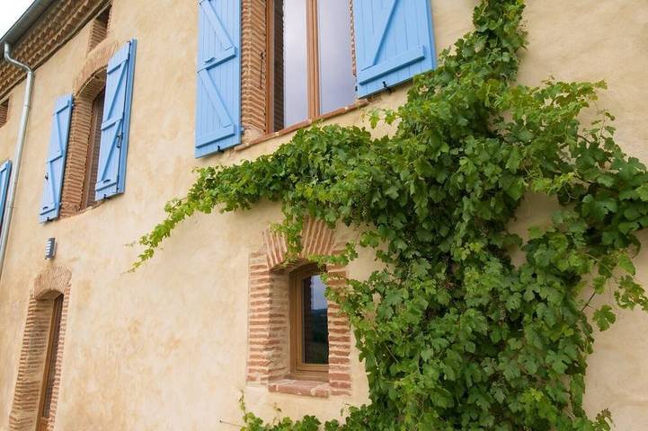 Gîte pour 6 personnes, avec terrasse ainsi que jardin et piscine