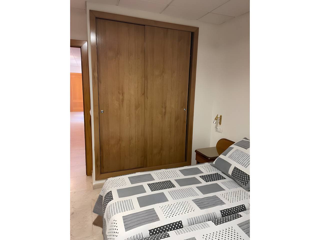 Chambre d’hôtes 'Habitació Familiar' avec balcon, Wi-Fi et climatisation in Figueras, Haut-Ampurdan