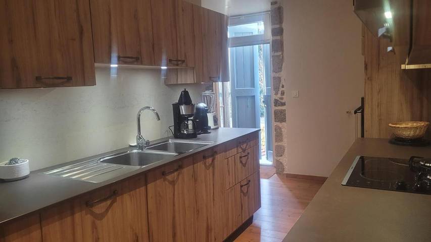 Location de vacances pour 27 personnes, avec piscine ainsi que vue et jardin à Boisset (Cantal) - 4