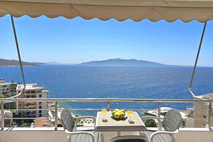 Appartamento per 3 persone, con vista oceano e balcone a Saranda