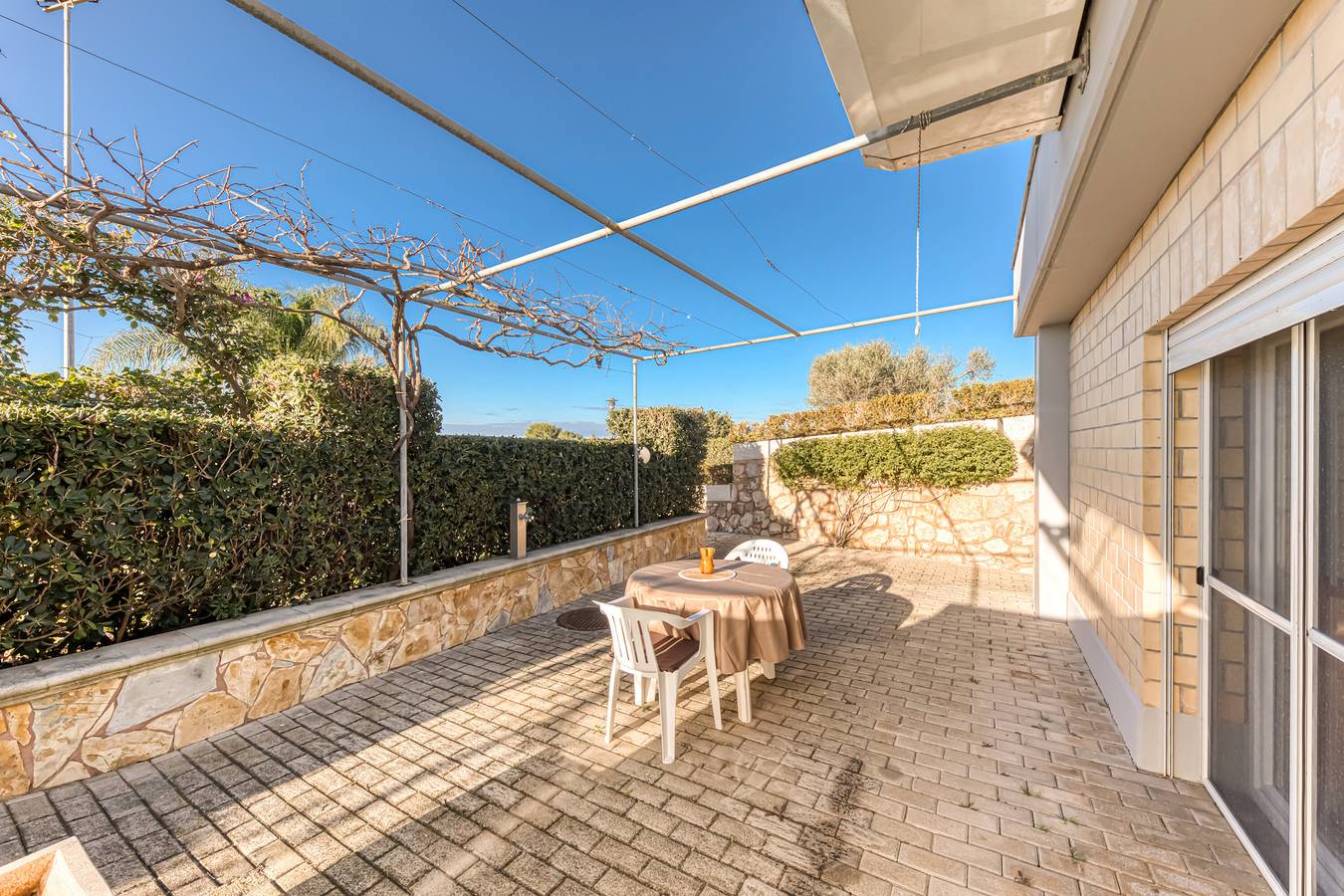 Entire apartment, Apartment 'Residence Margherita - Ibisco' with Sea View, Wi-Fi and Air Conditioning in Gulf of Taranto