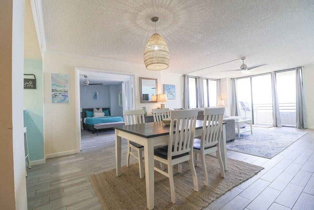 Ganze Wohnung, Breathtaking oceanfront views! Balcony! Private Pool, Beach Access, Daytona! in Daytona Beach, Florida