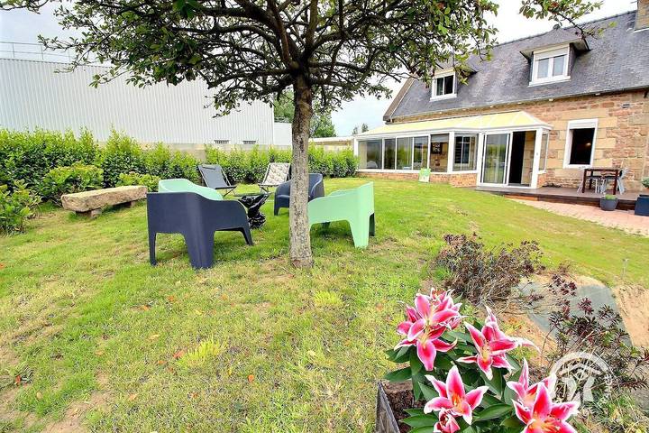 Gîte pour 4 personnes, avec terrasse et jardin à Paimpol - 2