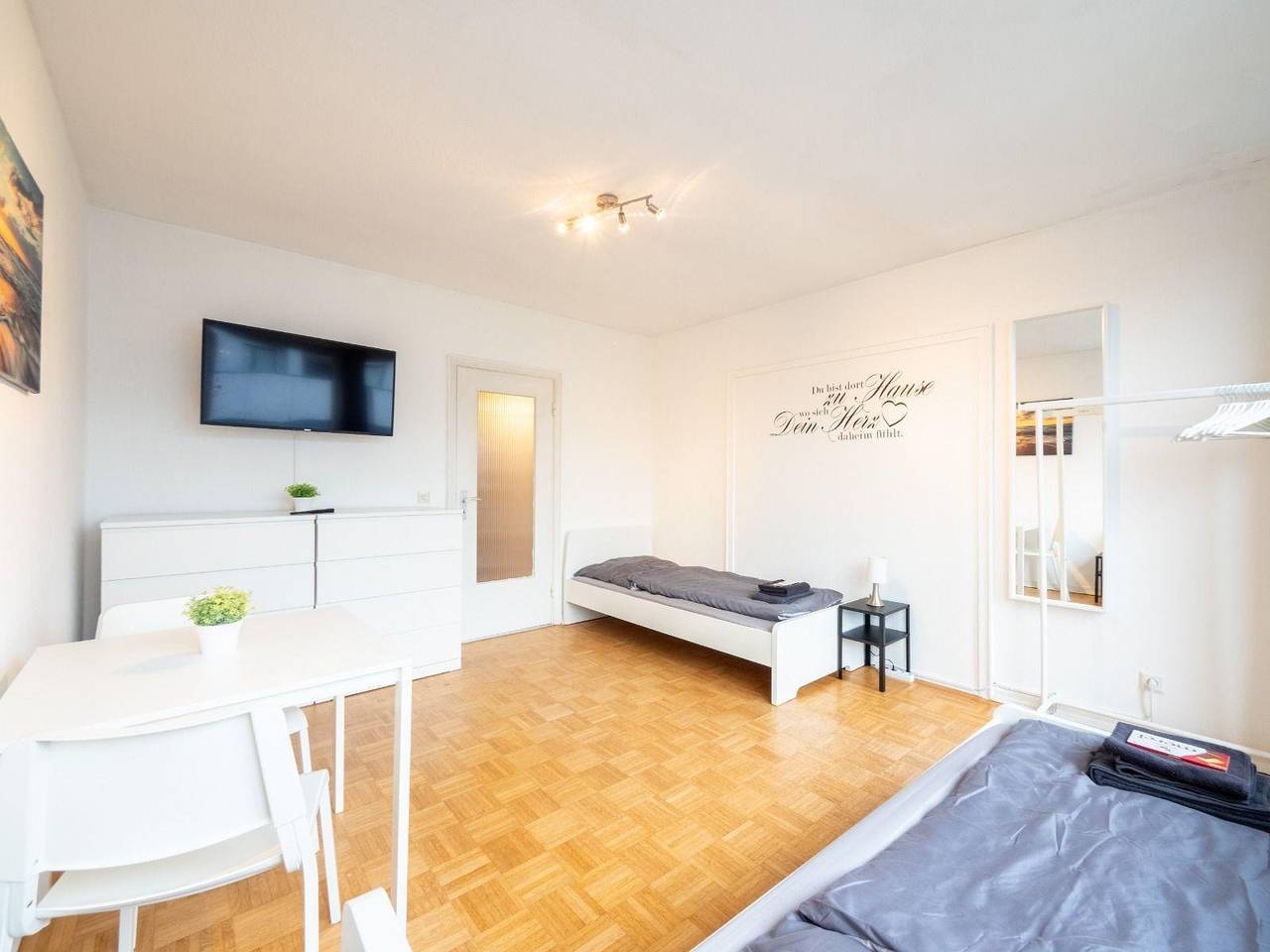 Ganze Ferienwohnung, Monteurwohnung für 6 Personen - 2Og 6 Betten - in Ahrensburg Nähe Hamburg - Agge3701 in Ahrensburg, Kreis Stormarn