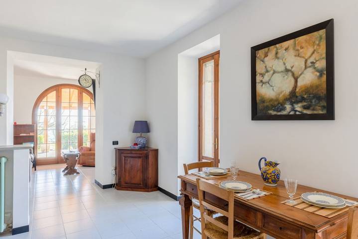 Appartamento intero, Guesthost - Villa Hannah in the hills with panoramic views in Passignano sul Trasimeno, Lago Trasimeno