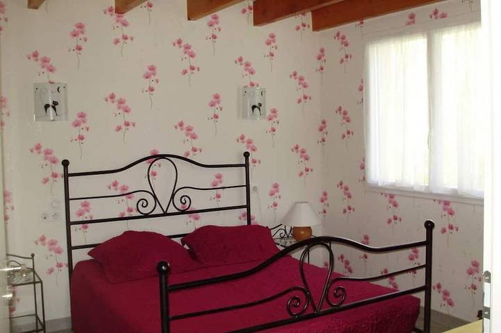 Location de vacances pour 4 personnes, avec jardin et piscine à Beauvoisin - 2