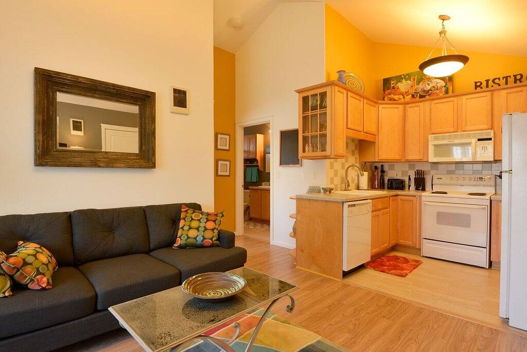 Ganze Wohnung, Ort! Zu Fuss In Die Stadt Und Zur Alten Mühle - Ein Schlafzimmer, Ein Block Vom Fluss Entfernt in Bend, Mt. Bachelor