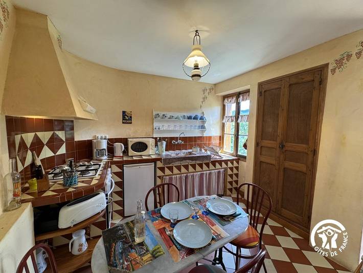 Gîte pour 4 personnes, avec terrasse, animaux acceptés à Amélie-les-Bains-Palalda - 2