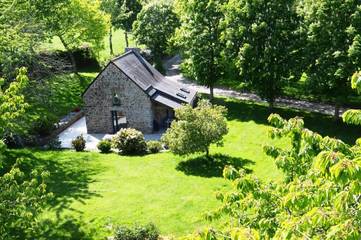 Gîte pour 2 personnes, avec jardin à Baguer-Pican