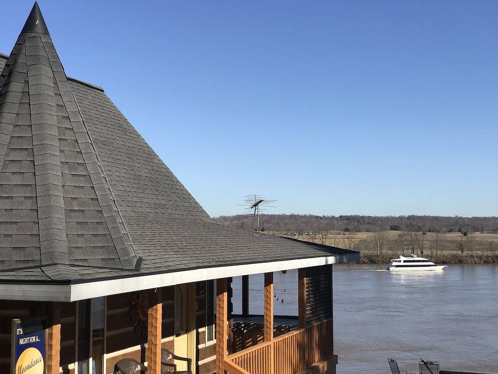 Ein Vollmond Nacht verwandelt sich der gesamte Fluss zu \"Moon River\" in Perry County (IN)