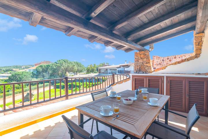 Location de vacances pour 6 personnes, avec terrasse et vue sur l’océan dans Olbia