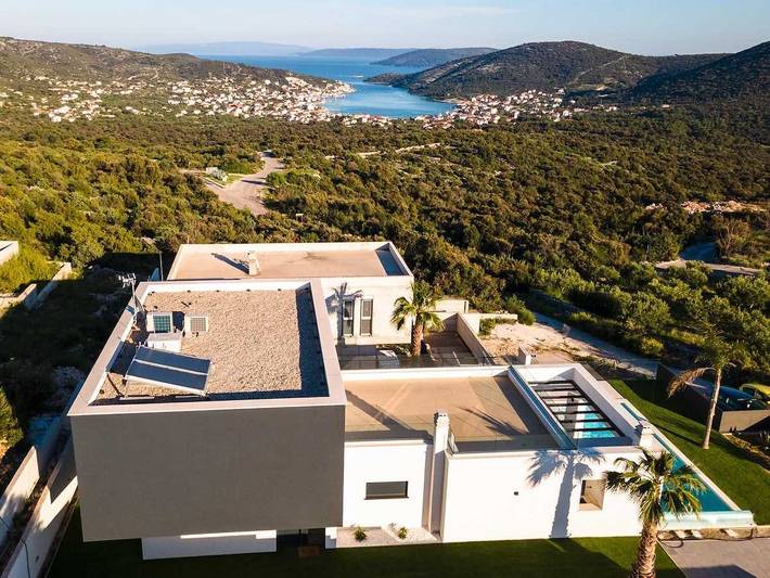 Villa para 10 pessoas, com varanda/terraço e terraço e ainda piscina and vista, com animais de estimação em Marina