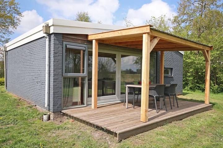 Bungalow voor 4 personen, with uitzicht op het meer and terras as well as balkon/terras - 1