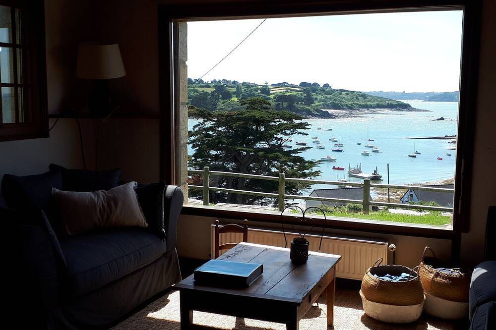 Grande vue mer. Plage et école de voile à pied. in Térénez, Plougasnou