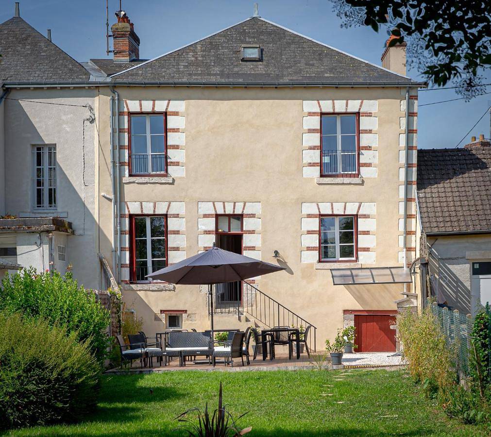 Maison L'Escale, proche des bords de Loire, 6 chambres avec sdb privée, jardin & terrasse in Blois, Région de Blois