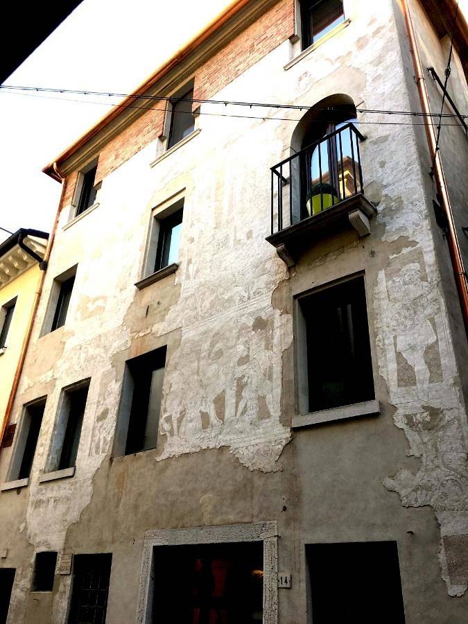 Apartamento inteiro, Three-Bedroom Apartment in Treviso, Treviso (província)