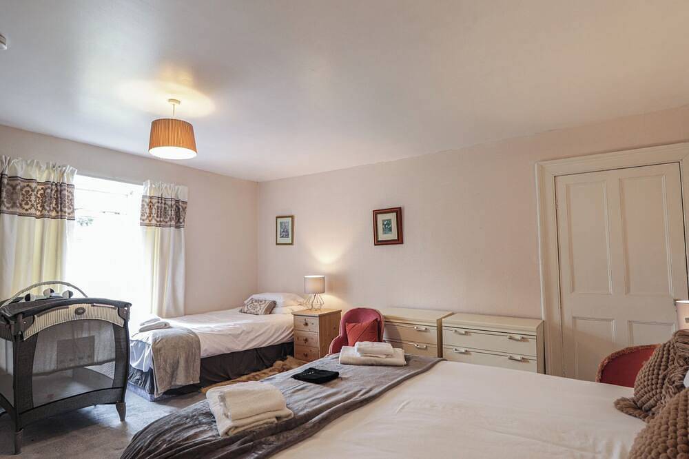 Ivy House, pet friendly, with open fire in Kingussie in Kingussie, Cairngorms National Park