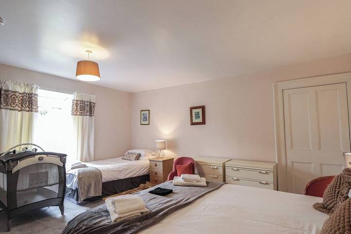 Ivy House, pet friendly, with open fire in Kingussie in Kingussie, Cairngorms National Park