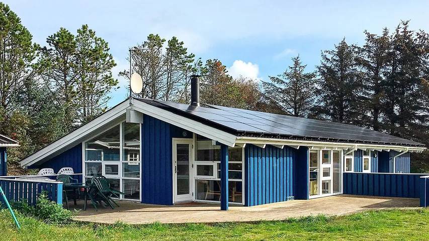 Feriehus for 11 personer, sauna og badebasseng i tillegg til terrasse og jacuzzi, dyr tillatt i Skagen