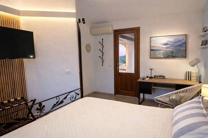 Villa Vista Mare con Piscina e Terrazza Panoramica a Badesi Sardegna in Badesi, Olbia-Tempio