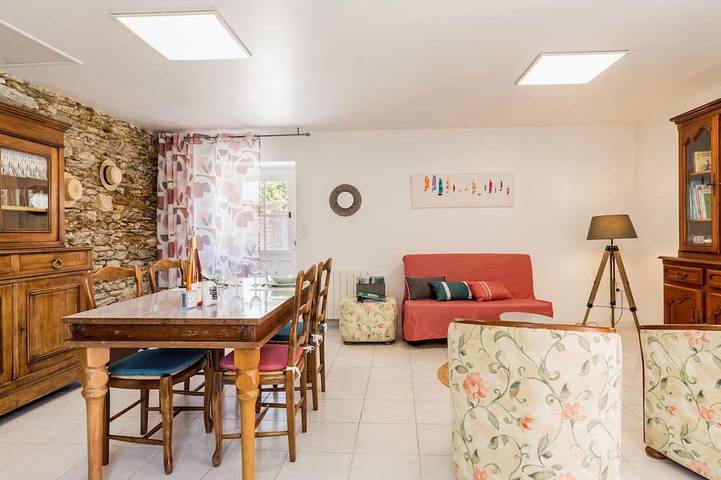 Encantadora casita renovada con jardín, terraza privada y WiFi, a 12 km de la playa in Bourgneuf-en-Retz, Côte de Jade