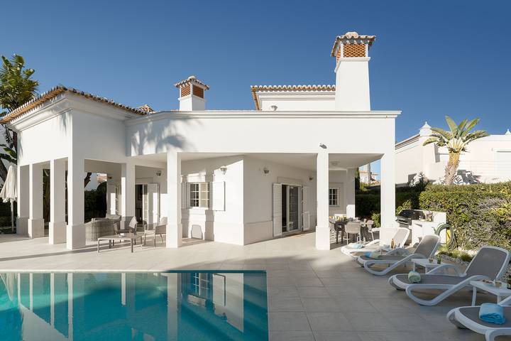 Villa para 8 pessoas, com jardim e varanda e ainda piscina em Quinta do Lago