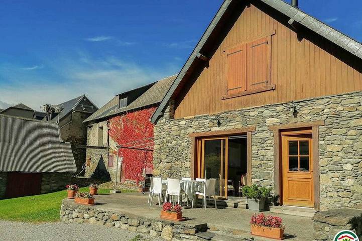 Location de vacances pour 6 personnes, avec jardin à Cazeaux-de-Larboust