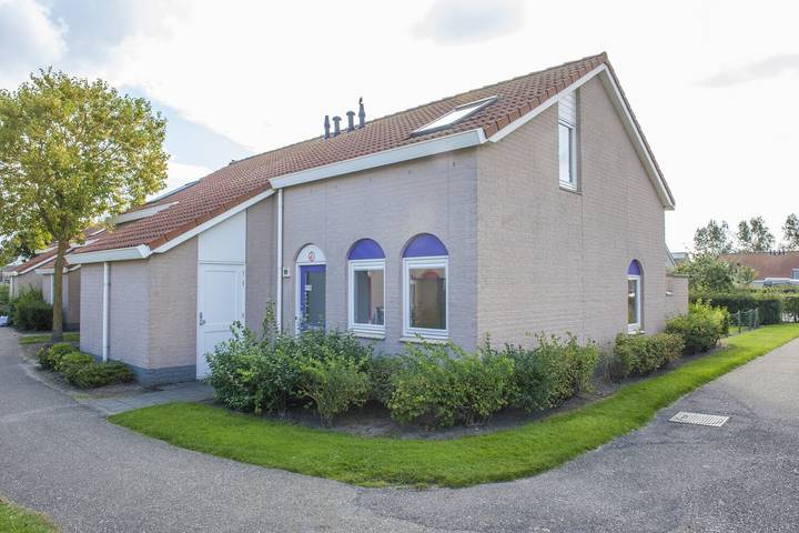 Bungalow für 8 Personen, mit Balkon/Terrasse und Terrasse sowie Garten und Pool in Schouwen-Duiveland