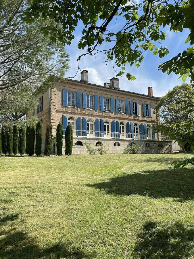 Location de vacances pour 12 personnes, avec piscine ainsi que jardin et terrasse à Caussade - 2