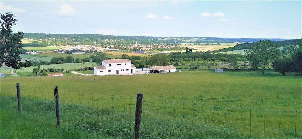 Location de vacances pour 8 personnes, avec piscine ainsi que vue et jardin à Vouneuil-sur-Vienne - 3